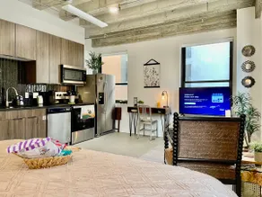 *Tuscan Sun KING suite downtown FREE parking* - Image 3