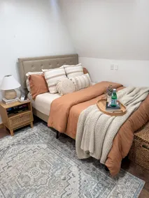 No. 3537 Light & Airy Cozy Loft - Image 3