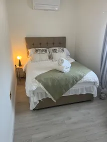 Cosy 2 bed lodge with spacious kitchen /lounge - Image 5