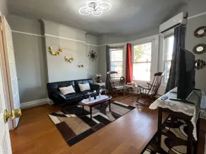 Beautiful and cozy 2 bdrm apt. in Journal Square - Image 4