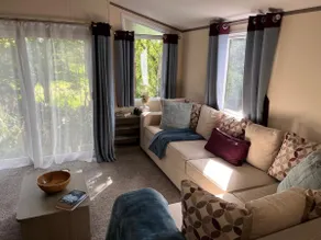Peaceful lodge in private woodland setting - Image 4