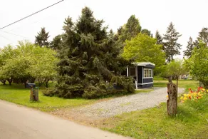 Nana’s Beach Bungalow - Image 2