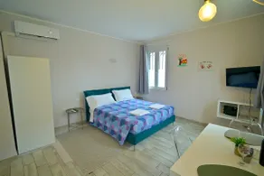Alice's house near the airport - Image 3
