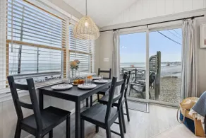 Oceanfront Cottage on Long Sands Beach - Sleeps 4 - Image 4