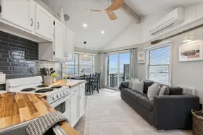 Oceanfront Cottage on Long Sands Beach - Sleeps 4 - Image 3
