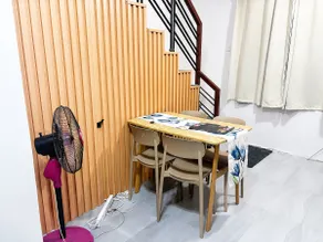 Pet-Friendly 1BR Townhouse - Image 3