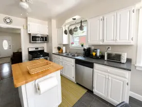 Spacious Brick Home - Sleeps 8 - Near Downtown - Image 2