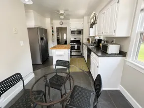 Spacious Brick Home - Sleeps 8 - Near Downtown - Image 5