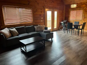 Cabin Retreat near 3 Bears Resort - Image 2