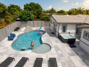 Beauty Miami House w/ Pool Table & Heated Pool_Spa - Image 3
