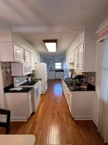 Spacious 3BR Home near O’Hare & Woodfield - Image 3