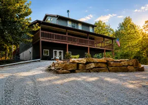 Last Days of Summer Getaway – Hot Tub & 20 Acres - Image 4