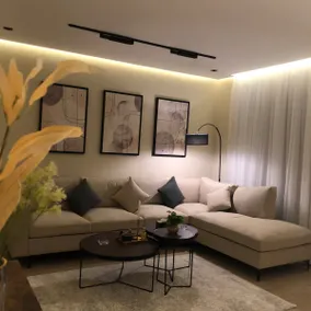 Luxury One Bedroom Apartment - Image 5