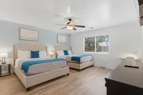 Spacious Home – BBQ, EV, Comfy Beds, Near Shops - Image 2