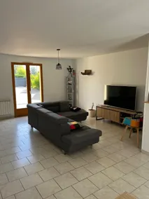 Fully-equipped house with pool - Image 4