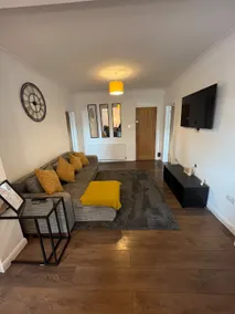 Beautiful 1 Bed Flat Sleeps 4 - Image 3