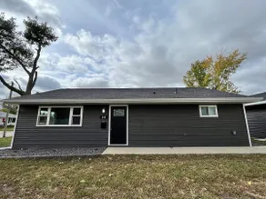 Cozy Modern Home with two stall Garage (Wi-Fi) - Image 2
