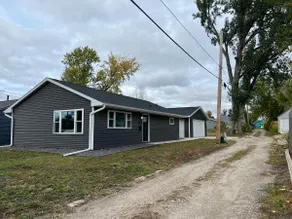 Cozy Modern Home with two stall Garage (Wi-Fi) - Image 3