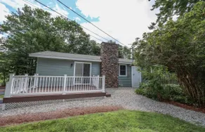 Charming Lake Comm Bungalow - EV charging/86” tv - Image 4