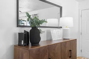 Clean Cottage | 6 Mins To WEC | Fenced | Pets - Image 5