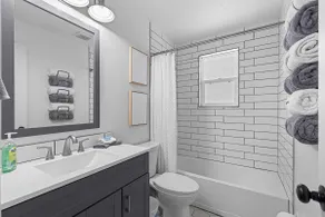 Clean Cottage | 6 Mins To WEC | Fenced | Pets - Image 4