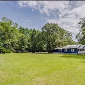 Farmhouse Suite: Modern Amenities, Historic Soul - Image 2
