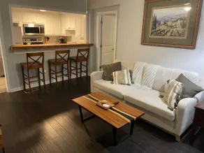 Cozy Villa near downtown. - Image 3