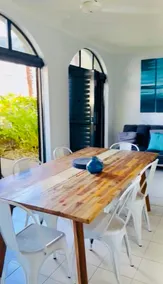 Apartment in Palm Cove - Image 2