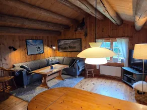 Authentic 200-year-old log cabin near ski slopes - Image 2