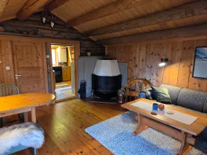 Authentic 200-year-old log cabin near ski slopes - Image 3