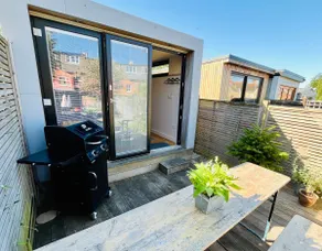 Beautiful garden suite - Image 2