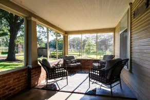 Cozy Home on the Outskirts! - Image 5