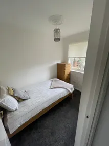 Cozy 2 bed house near to M8 - Image 4