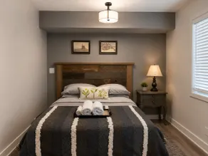 Private 2 Queen Beds Home in North Vancouver - Image 2