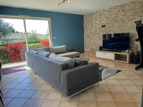 House in the heart of the vineyards with an unobstructed view. - Image 4