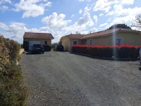 House in the heart of the vineyards with an unobstructed view. - Image 5