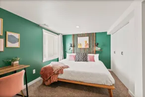 Family-friendly 3BR/2BA sleeps 7 near DT, Pets oK - Image 3