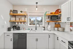 Family-friendly 3BR/2BA sleeps 7 near DT, Pets oK - Image 2