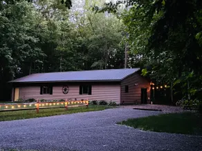 Beautiful private wooded escape! - Image 5
