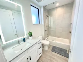 Luxury & Modern 1bed/1bath -KING bed #3 - Image 5