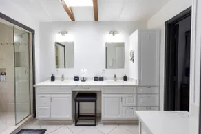 Updated 4 bed/3 bath Near Dwntn & Beach - Image 4