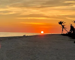 Island Paradise-The Sandy Banana-across from beach - Image 2