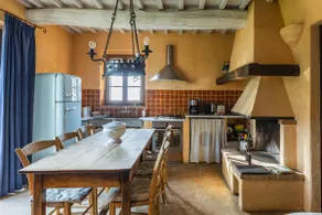 Tuscan Barn Apartment for 6 with panoramic pool - Image 4