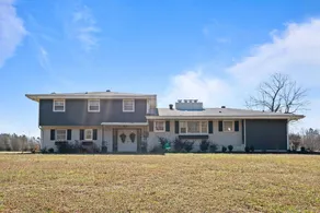 Newly Renovated, Luxury Historic Green Estate Farm - Image 3