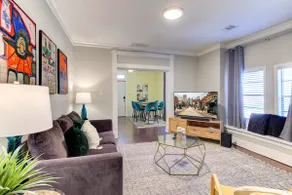 Classic Cooper Young Bungalow | Walkable, Sleeps 7 - Image 2
