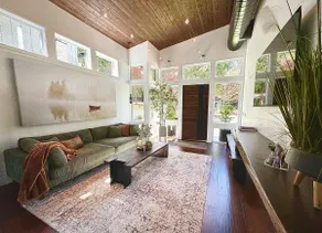Modern Lake View Home - Image 5