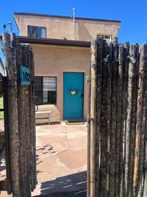 A Hip, High Desert Escape! 1 mile to Plaza with AC - Image 2