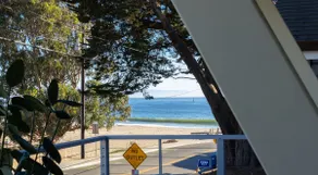 Beach Front Dream House! Hottub/E-Bikes/Surfboards - Image 5