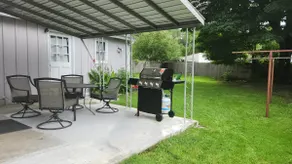 Spacious Family-Ready Home Fully Fenced Yard - Lee - Image 3