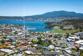 Studio w Huge deck n Stunning view; walk to shops - Image 3